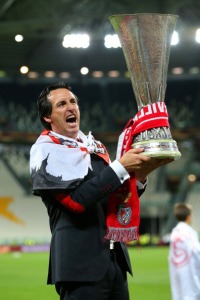 TURIN, ITALY - MAY 14:  Head Coach Unai Emery of Sevilla celebrates with the Europa league trophy after the UEFA Europa League Final match between Sevilla FC and SL Benfica at Juventus Stadium on May 14, 2014 in Turin, Italy.  (Photo by Clive Rose/Getty Images)